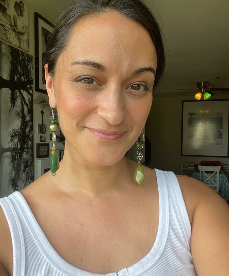 Sara Tomko model free img