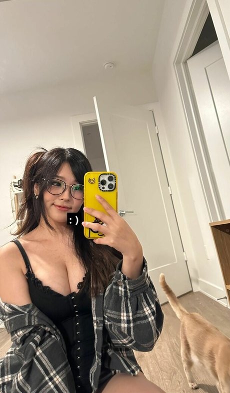 lesbian milf onlyfans free porn photos