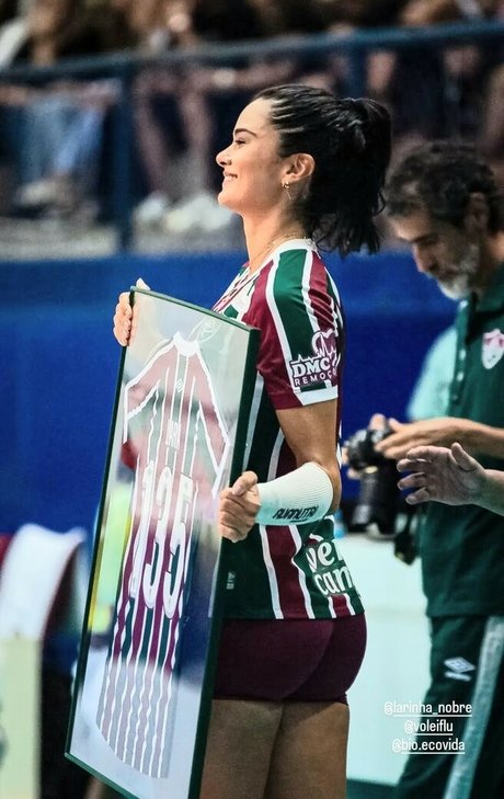 Lara Nobre star naked img