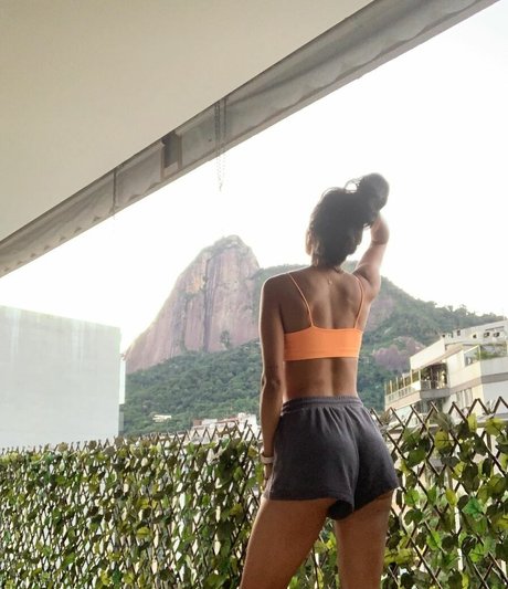 Lara Nobre high quality model archive