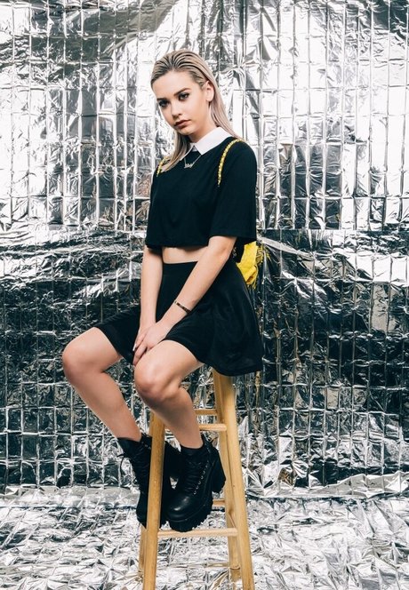 curvy nude onlyfans art porn image