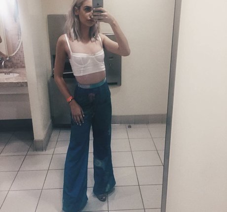 Amanda Steele erotic model pic