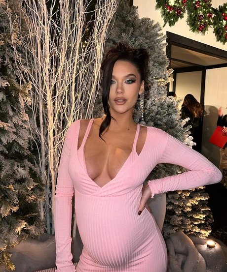 Amanda Steele star erotic photo