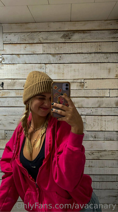 avacanary naked model pics