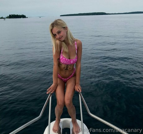 avacanary sexy star photos