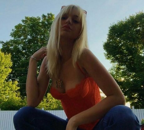 avacanary sexy pornstar photo