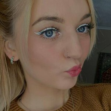 avacanary model erotic galleries