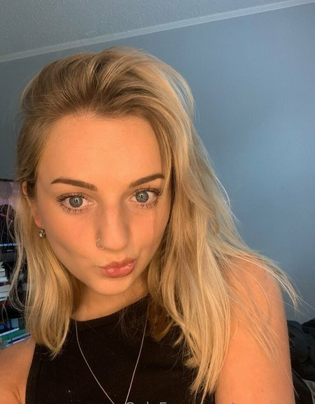 avacanary porn actress photos