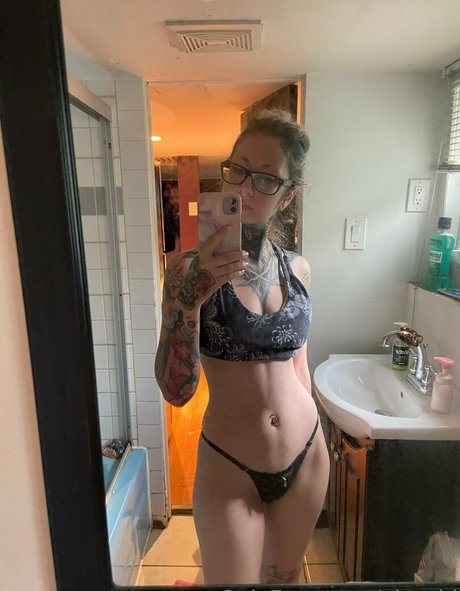 vixxshi model nude img