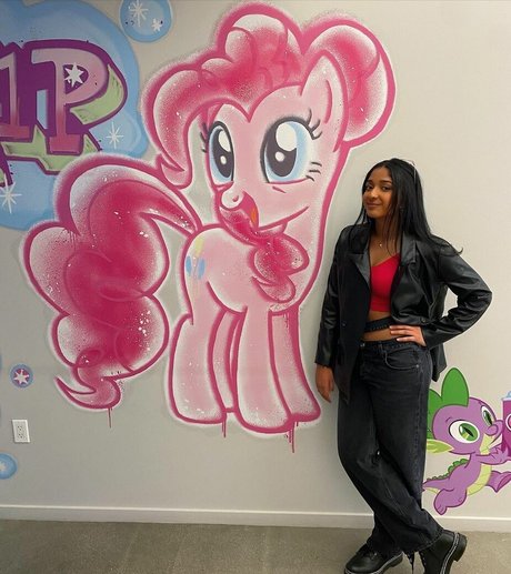 Maitreyi Ramakrishnan erotic star pictures