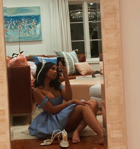 Maitreyi Ramakrishnan hd actress photo