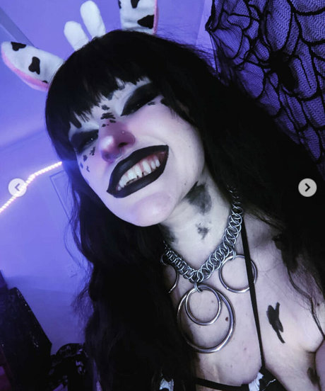 riconnaissance beautiful model image