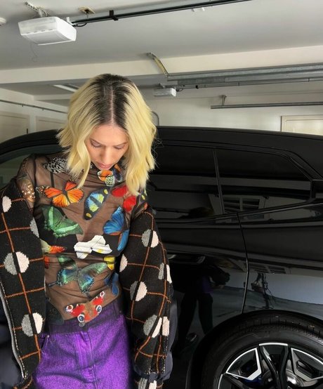 Hila Klein pornstar hot gallery