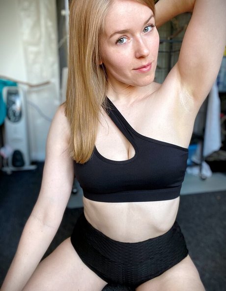 DatOtterGirl perfect model pictures