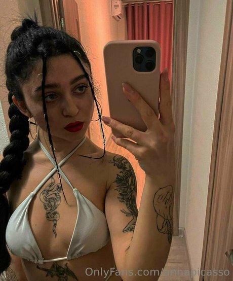 annapicasso exclusive model image