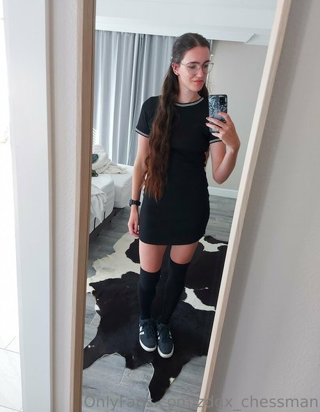 zdgx chessman actress pics