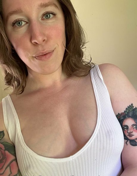 free perky peaches pretty model pics