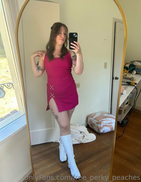 free perky peaches hd model pic