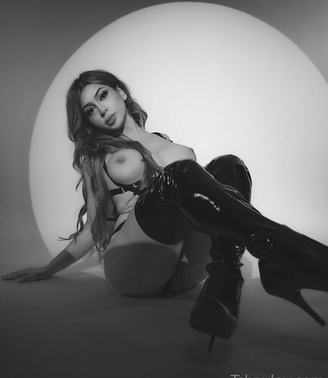 fingering pussy onlyfans hd pics