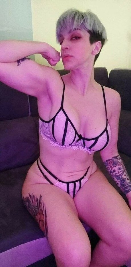 Sary Nekuro star nude pics