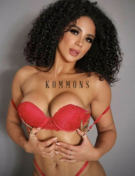 Gabi Melo hot star picture