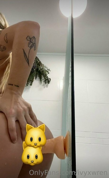 ivyxwren hot model pic