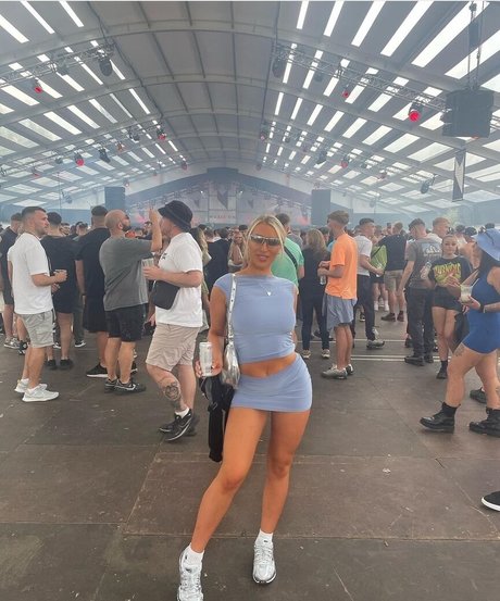 busty mom onlyfans free nude gallery