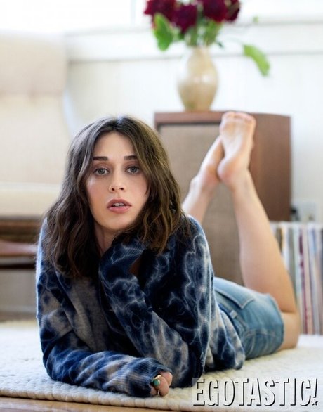 Lizzy Caplan sex model photos