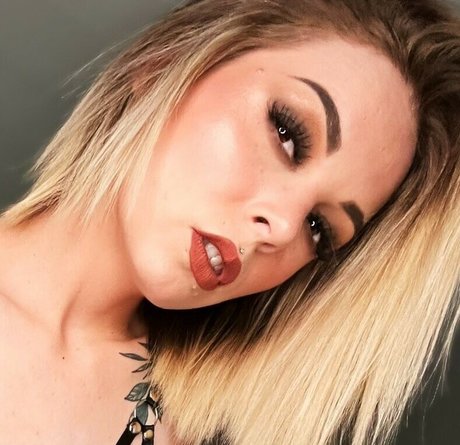 Kayla Rosalie exclusive model pics