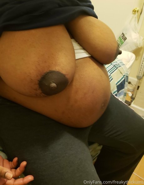 freakythickums naked star image