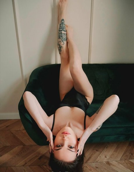 marry land model image