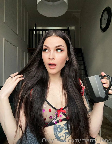 marry land exclusive model pic