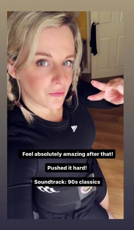 Tan Smith top star photo