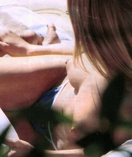 Jennifer Aniston nude actress picture