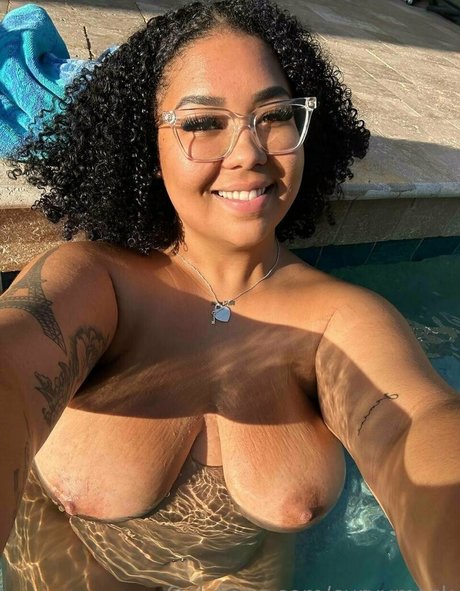 curvymask star pornographic pic