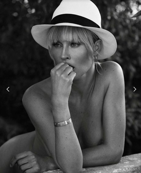 Onlysimonafans naked star archive