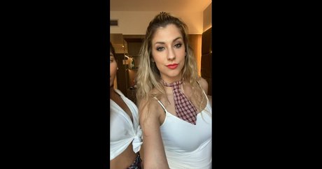 Shona River art actress pictures