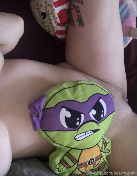 doing peachy model exclusive pic