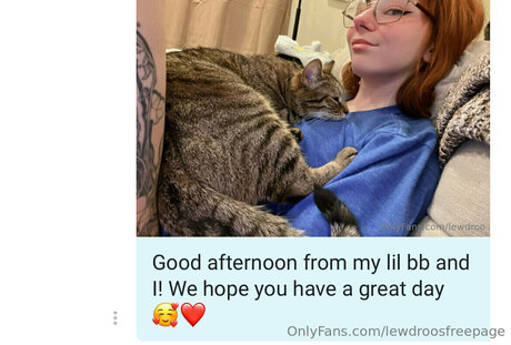 lewdroosfreepage model naked image