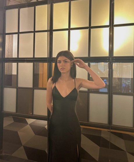 Ava Rose Beaune star beautiful pics