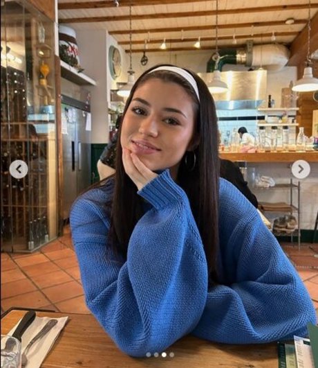 Ava Rose Beaune top model pictures