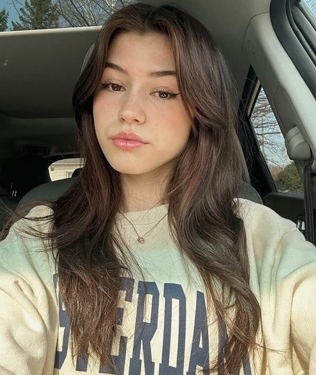 Ava Rose Beaune model pretty archive