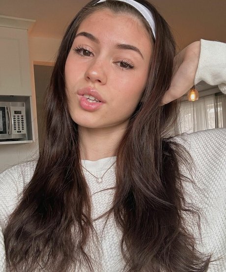 Ava Rose Beaune star pretty picture