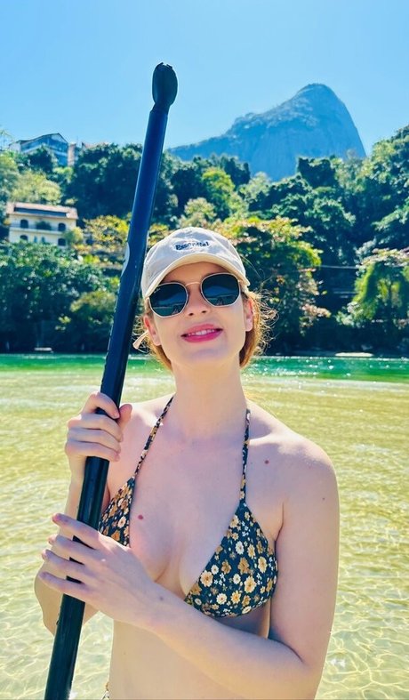 Sophia Abrahao Profile