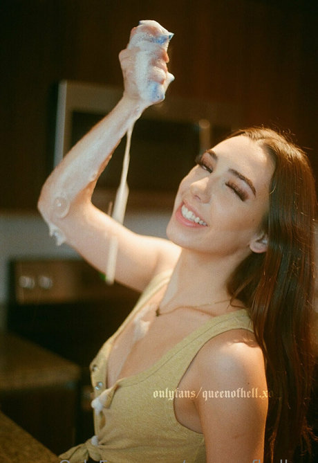 queenofhell xo pornstar nude archive