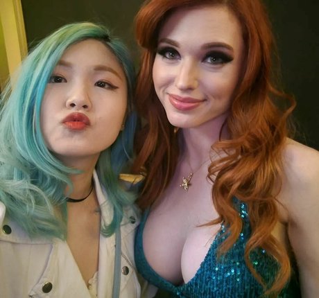 HAchubby star erotic photo