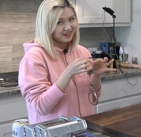 HAchubby hot actress photos