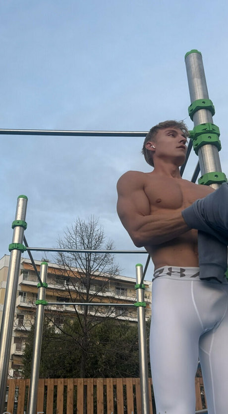 sebastiancoxxx model top img