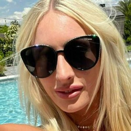 hollyxxxmae free model pictures