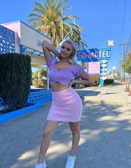 itshollyday pornstar nude img